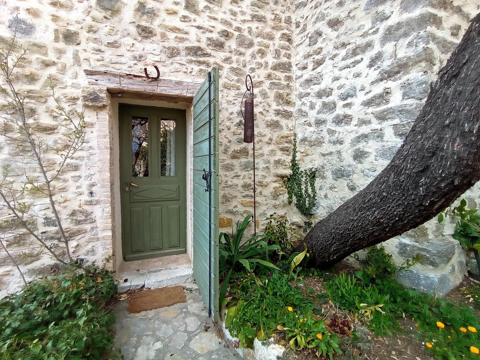 Bed and Breakfast La Fontaine Bargème Habitación foto
