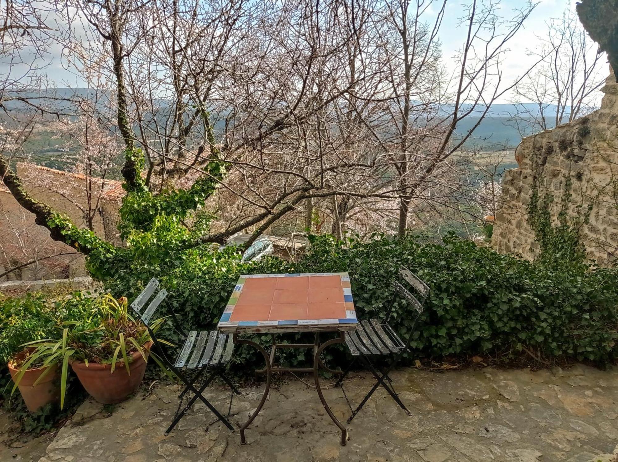 Bed and Breakfast La Fontaine Bargème Habitación foto